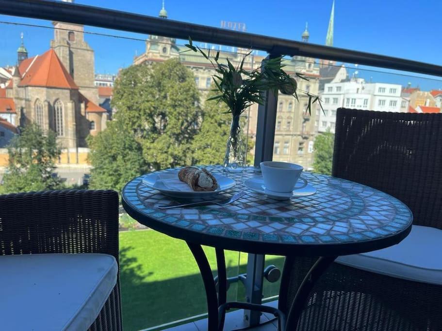 Apartment In Historical Center With Park View Plzen Exterior photo